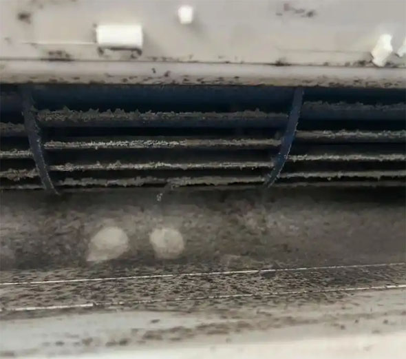 鄂城空调吹的风有股烧焦味是怎么回事